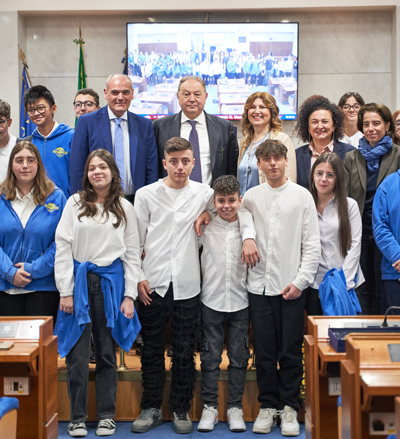 foto oliviero gruppo ragazzi in aula